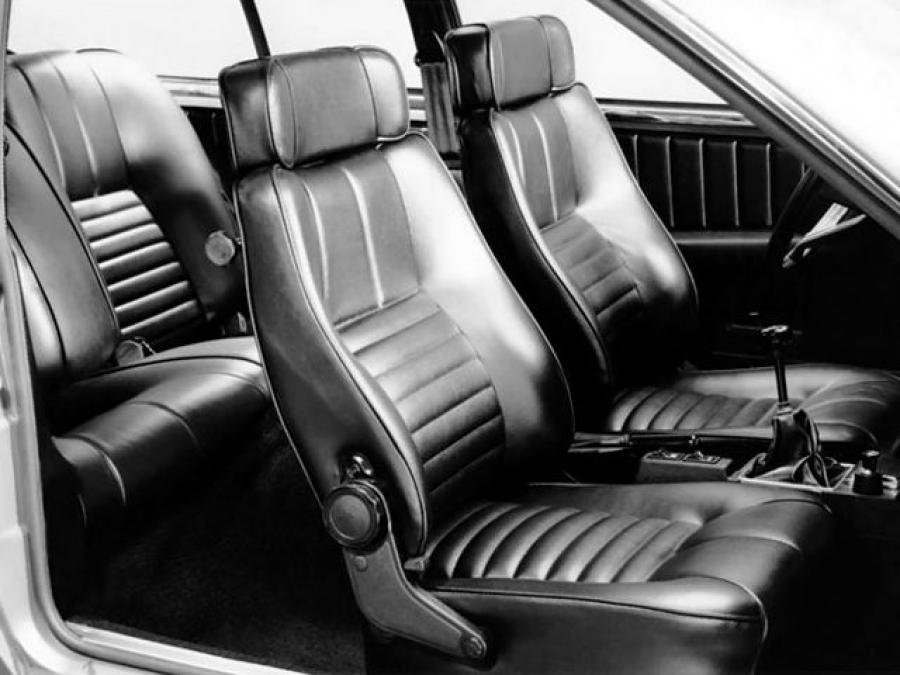 Интерьер Alfa Romeo Alfetta GT (116) 1974 года  (NA) (фото 2 из 3)